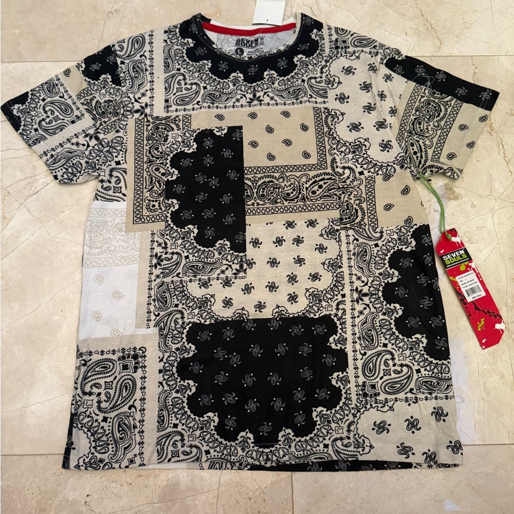 NWT Men's Patch Print Design T-Shirt Size L